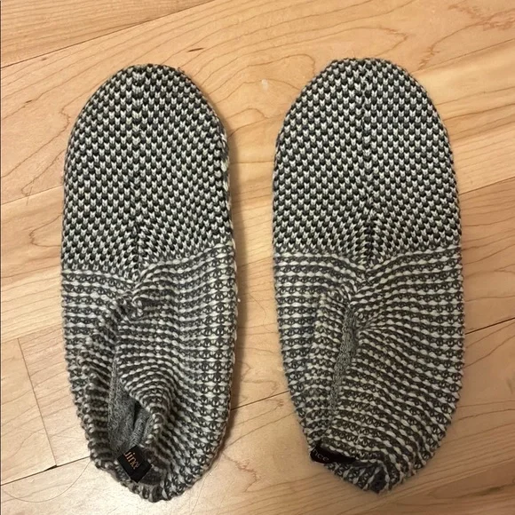 Quince Fleece Lined Gripper Slippers - Picture 2 of 5